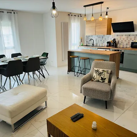 Premium 4 Stars - Antigone Apartamento